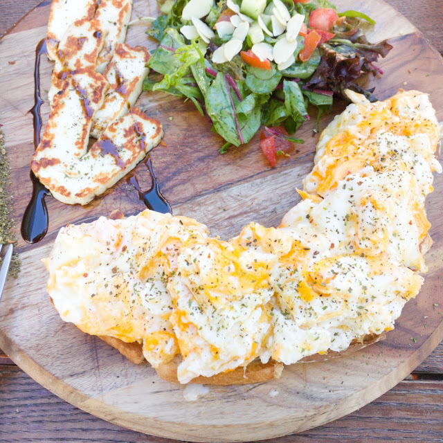 Halloumi & Eggs